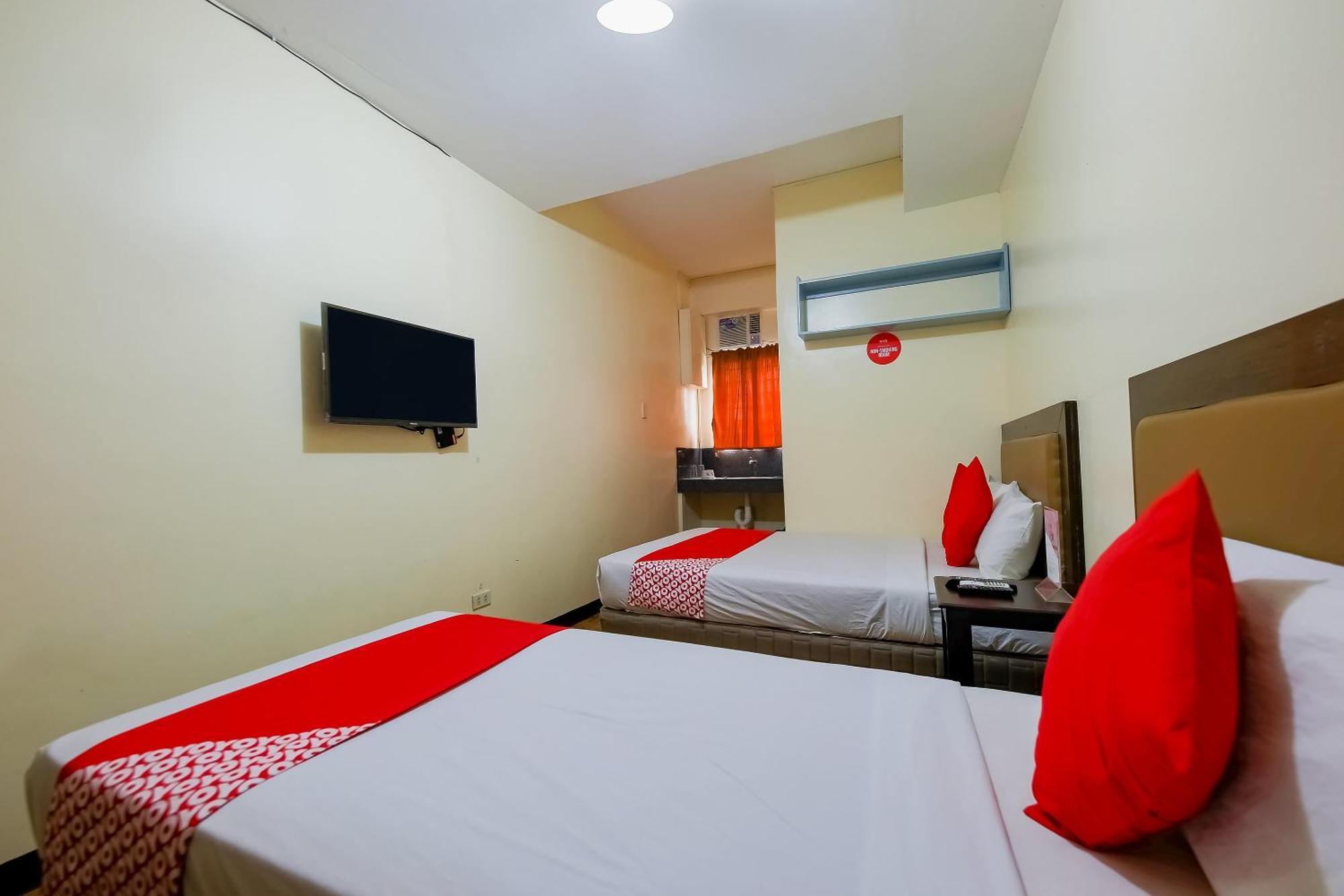 Oyo 431 Apollo 11 Apartelle Pasay Buitenkant foto