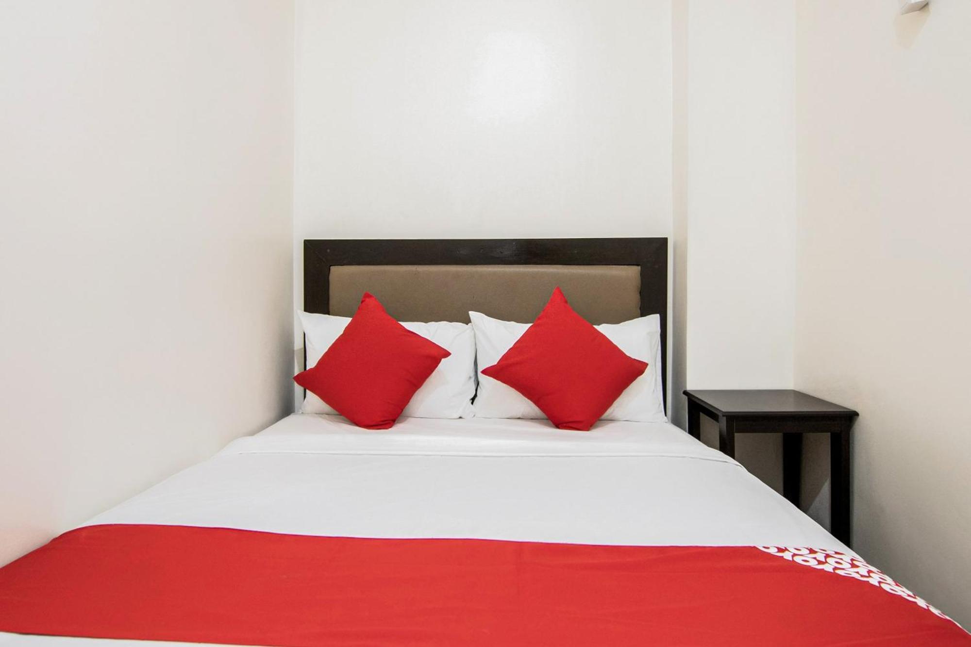 Oyo 431 Apollo 11 Apartelle Pasay Buitenkant foto