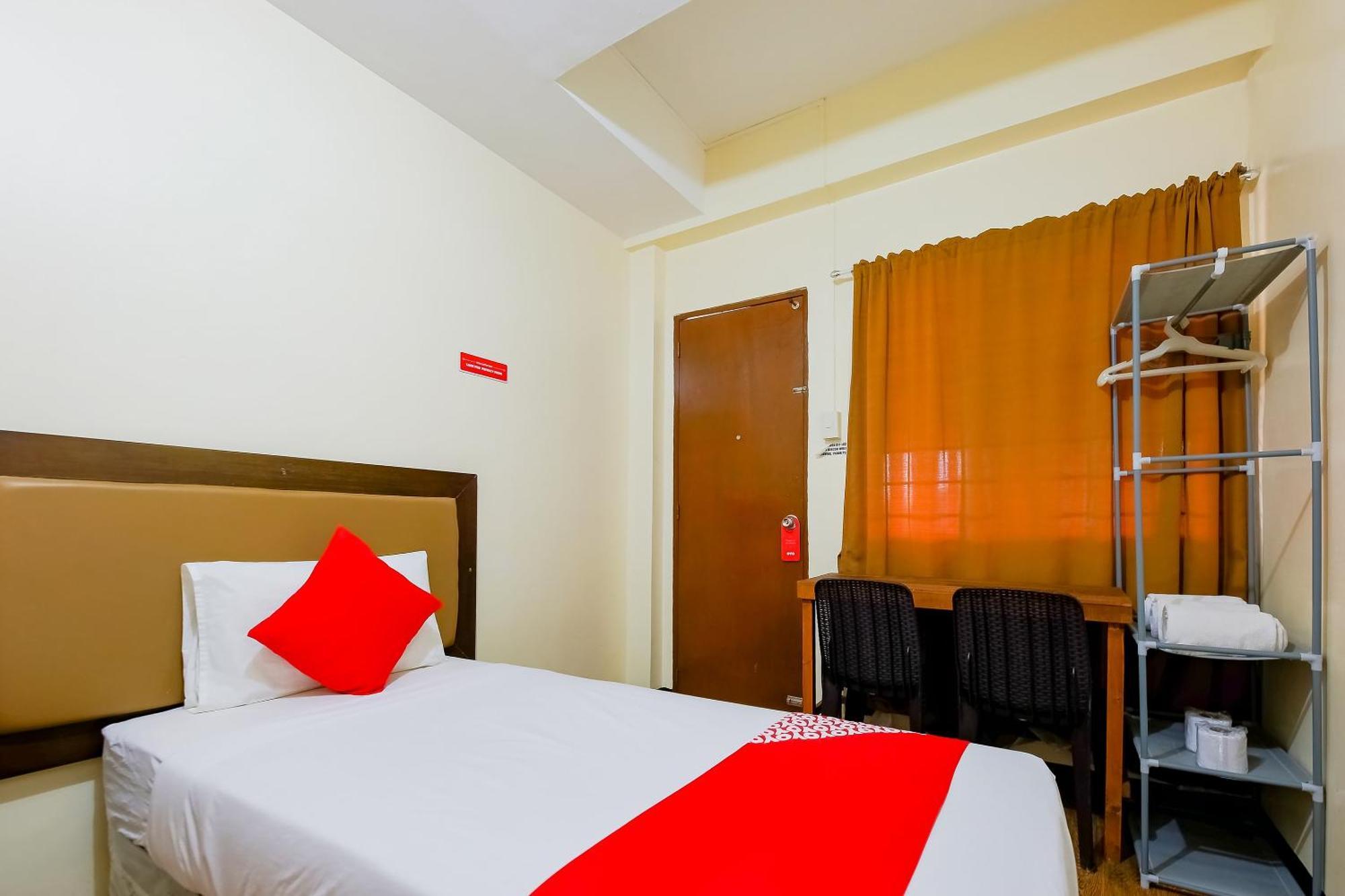 Oyo 431 Apollo 11 Apartelle Pasay Buitenkant foto