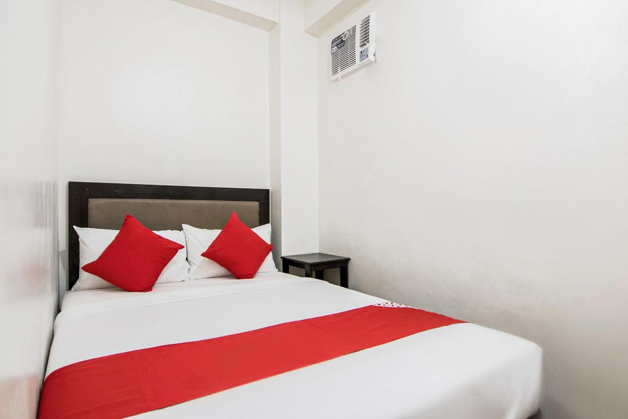 Oyo 431 Apollo 11 Apartelle Pasay Buitenkant foto