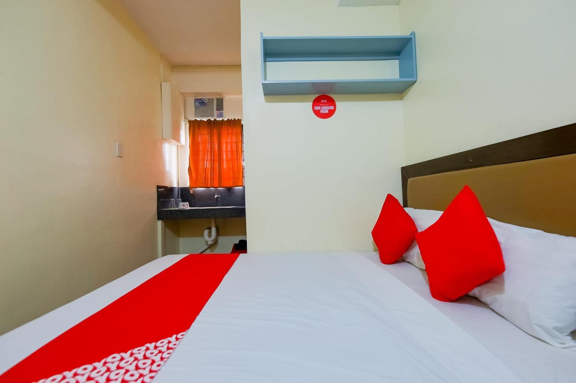 Oyo 431 Apollo 11 Apartelle Pasay Buitenkant foto
